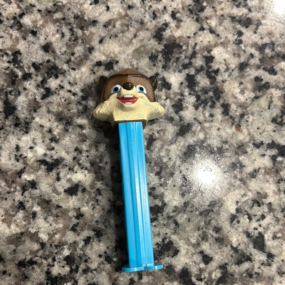RJ the Raccoon from Over the Hedge PEZ Dispenser EUC